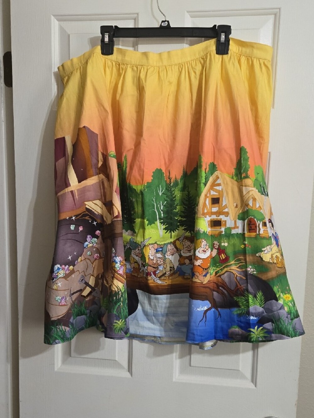Disney Stitch Shoppe SNOW WHITE Skirt/Fairytale Scene Skirt With Pockets